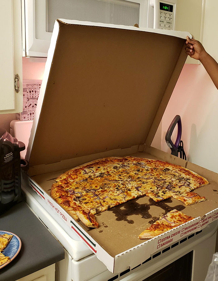Mi mujer no es muy buena con las medidas y pidió una pizza de 28 pulgadas para los dos