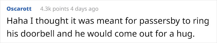 Australian Man Draws A "Hug Here" Spot Outside His House, Capturing Many Heartwarming Moments On His Security Camera Australian Man Draws A "Hug Here" Spot Outside His House, Capturing Many Heartwarming Moments On His Security Camera