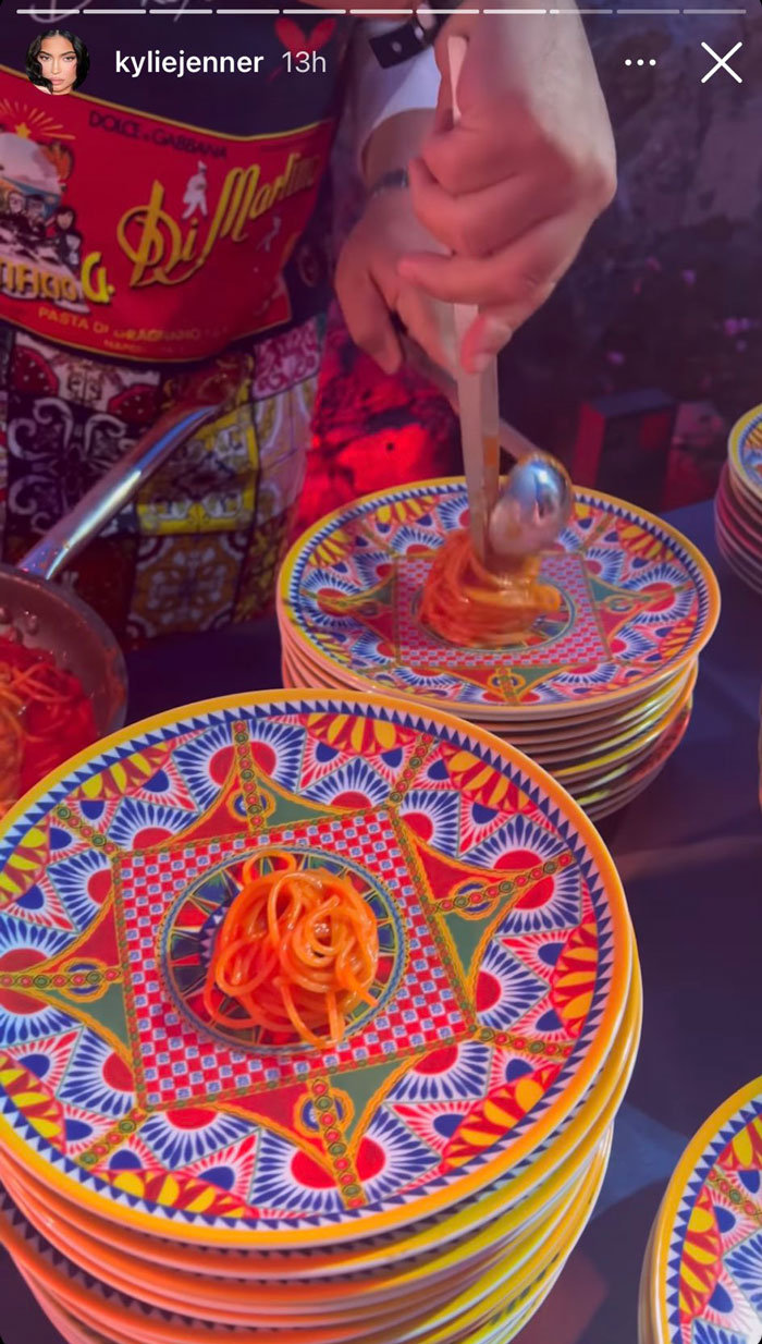 People Online Are Discussing The Tiny Portions Of Food At The Kardashian-Barker Wedding After Kylie Jenner's Viral Video People Online Are Discussing The Tiny Portions Of Food At The Kardashian-Barker Wedding After Kylie Jenner's Viral Video