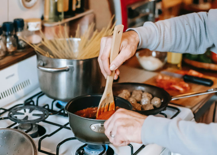 30 Of The Worst Beliefs About Cooking People Have Been Taught By Their Parents, As Shared On This Online Thread