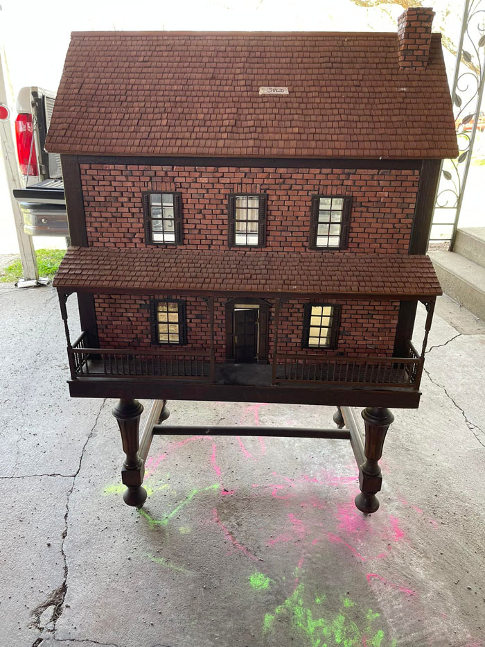 Found This Vintage Dollhouse At A Yard Sale. I Think It Was Made Anywhere From 1920s To 1950s If Not Sooner