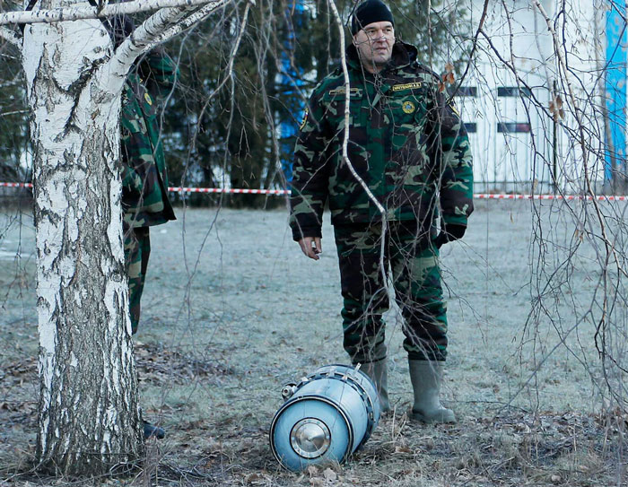 What Is This Blue Artillery Shell Looking Thing That Was Dropped (And Assuming Unexploded) In Ukraine?