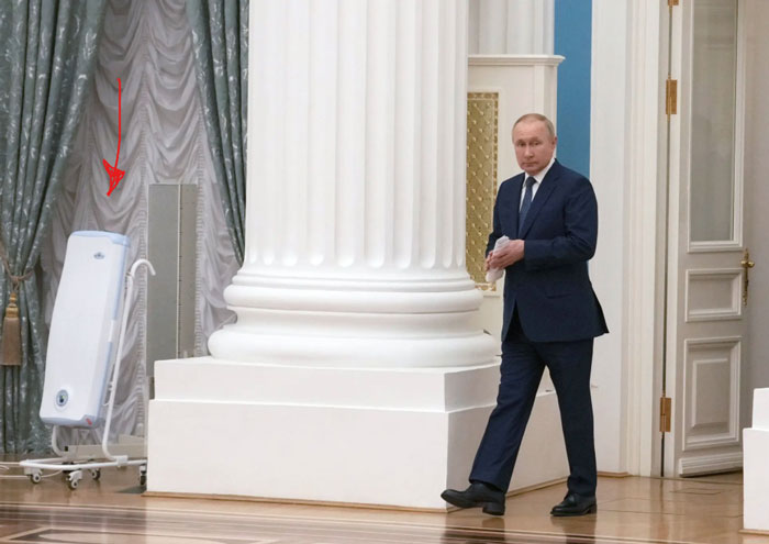 What Is This Thing On Wheels Next To Putin?