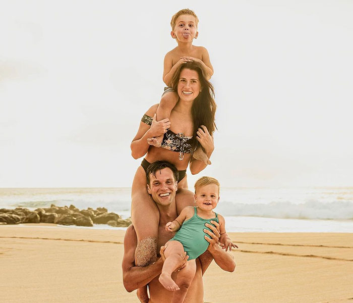 18M People Saw This Video And Loved How These Strangers Jumped In To Help Their New Neighbors After They Bought A Way-Too-Tiny Lawn Mower 18M People Saw This Video And Loved How These Strangers Jumped In To Help Their New Neighbors After They Bought A Way-Too-Tiny Lawn Mower