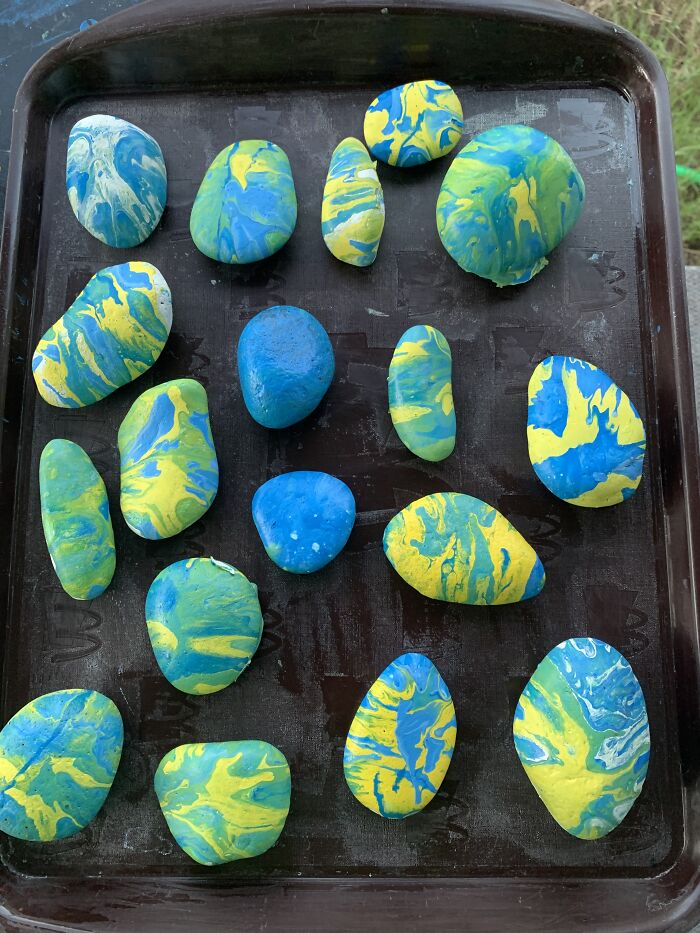 Paint Pouring Yellow And Blue And White Onto Small River Rock!!