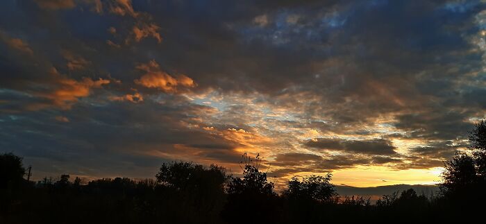 This Beautiful, Dramatic Sunset 😍