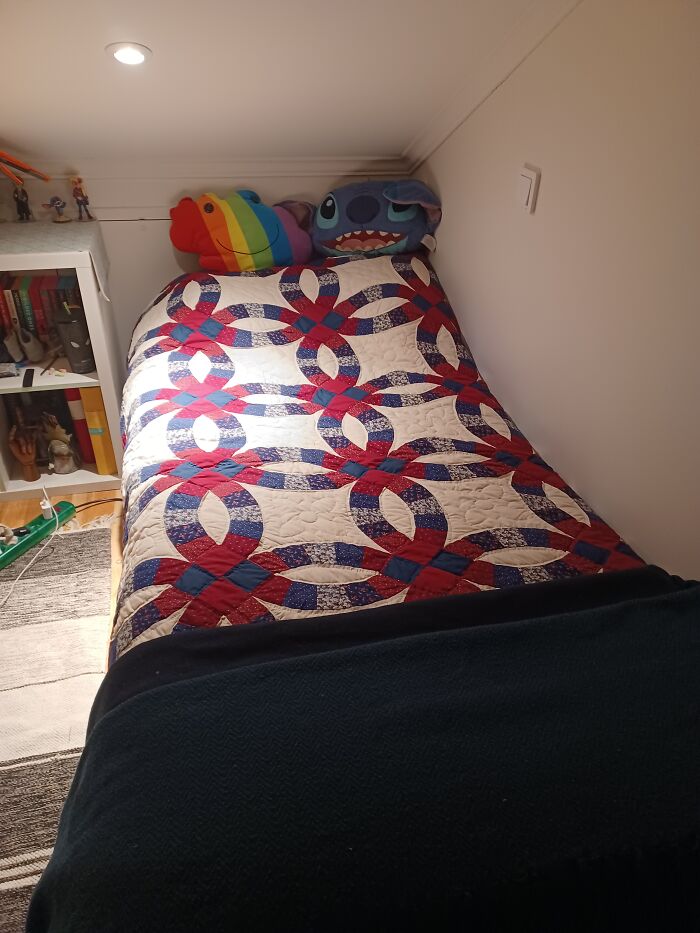 I Found This Gorgeous Hand Sewn Quilt For Only 200sek