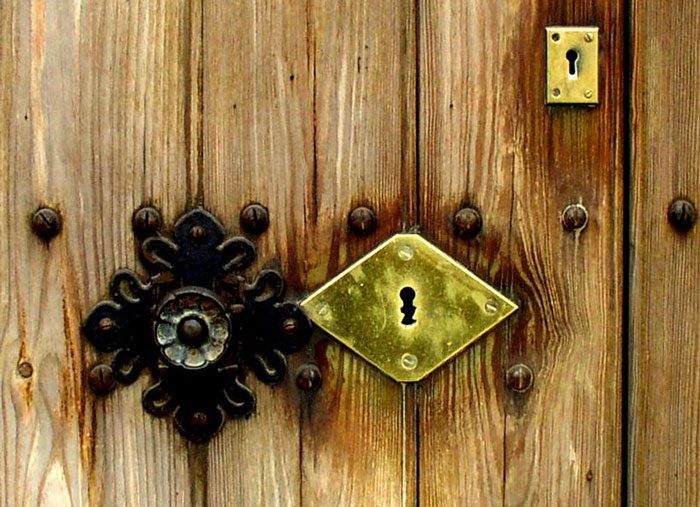 Mom Kicked Her 17 Y.O. Son Out Of The House He Owned By Inheritance, When He Grew Up, He Changed All The Locks While She Was Away Mom Kicked Her 17 Y.O. Son Out Of The House He Owned By Inheritance, When He Grew Up, He Changed All The Locks While She Was Away