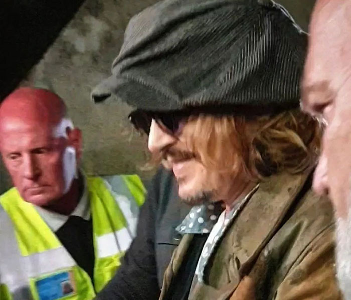 “The Soundest Bloke Ever”: Johnny Depp Enjoys Fish And Chips At Local Newcastle Pub Whilst Awaiting Trial Verdict “The Soundest Bloke Ever”: Johnny Depp Enjoys Fish And Chips At Local Newcastle Pub Whilst Awaiting Trial Verdict
