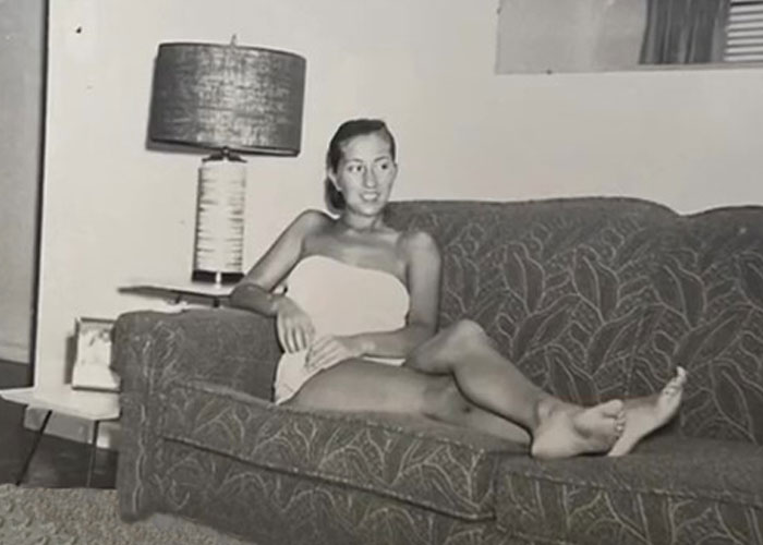 Woman Goes Viral After Trying On Grandma’s 1950s Honeymoon Outfits Woman Goes Viral After Trying On Grandma’s 1950s Honeymoon Outfits