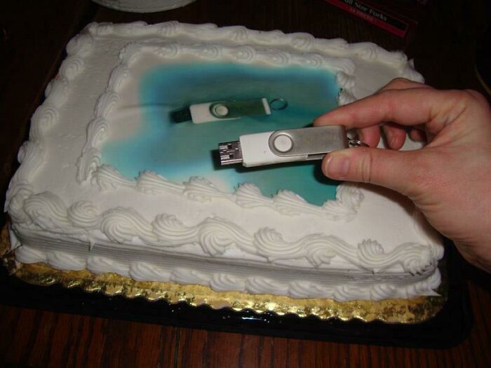 A Friend Of Mine Ordered A Picture Cake And Gave The Woman A Thumb Drive With The Picture She Wanted To Use