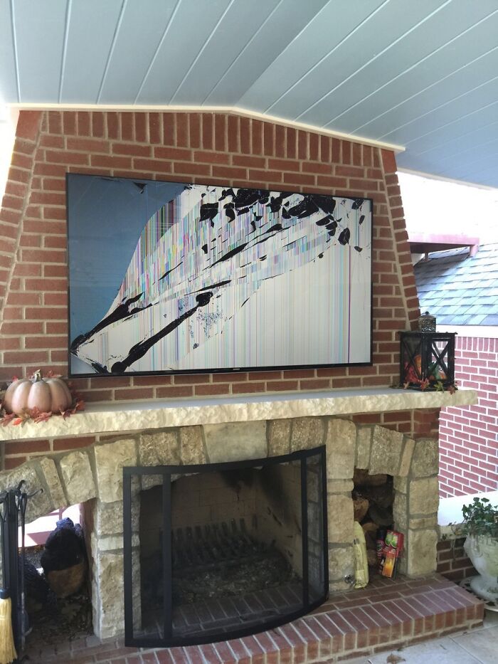 My Uncle Is Out Of Town For A Month And Just Got A New TV. Perfect Opportunity For A Little Photoshop Prank. He Bought It
