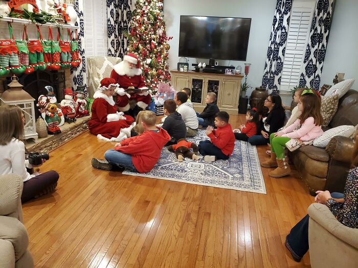 My Dad Drives A Special Needs School Bus. And This Year He Invited All The Kids To His House To See Santa Claus
