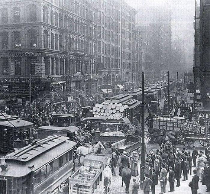 Rush Hour In Chicago Didn’t Look Any Better 104 Years Ago.