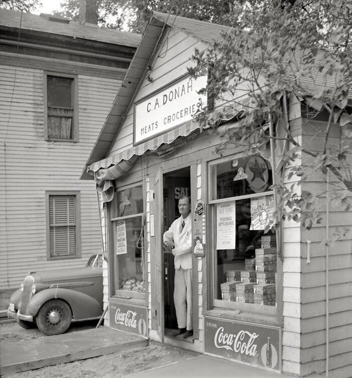 When The Little Store Was Your Favorite Store. (Lincoln, Vermont, 1940.)