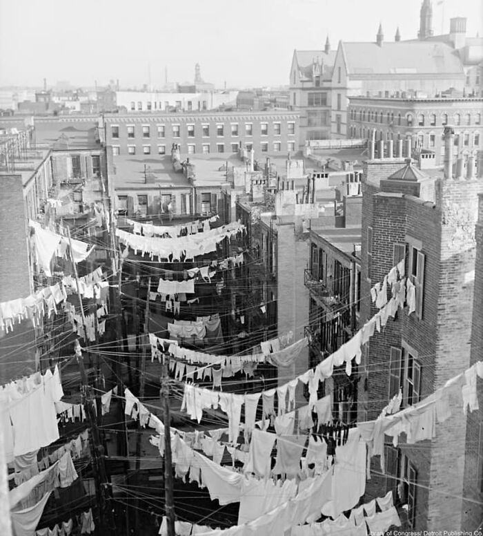 The Right Day To Hang Laundry In New York. (1900)