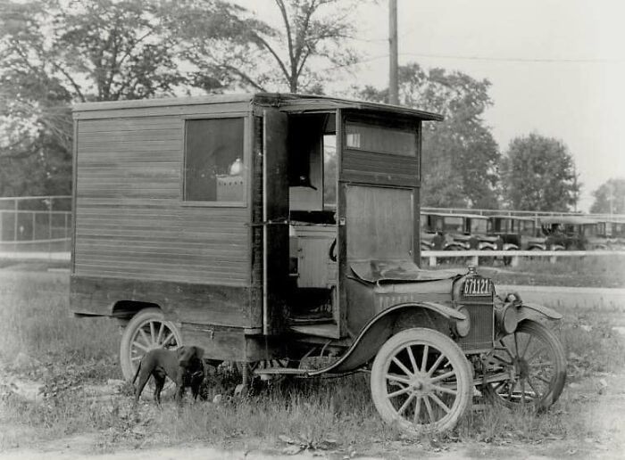 H.d. Mccracken, A Self-Proclaimed "Creative Texan," Built This Wooden Contraption And Mounted It To A Model T Chassis. He And His Wife Took This Converted Camper Across The Country, Going Wherever They Pleased And Stopping Wherever They Wished. The Mccrackens Were Two Of Many Americans Who Answered The Call Of The Open Road Following World War I. (1916 Ford Model T, Photograph Taken 1921.)
