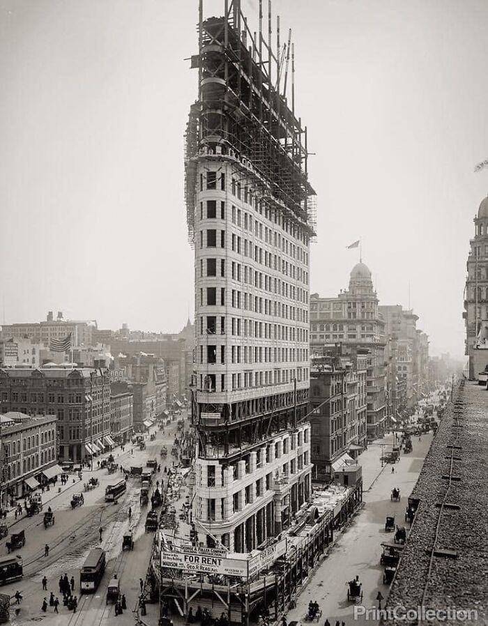 Construction Of New York’s Iconic Flatiron Building, 1902.