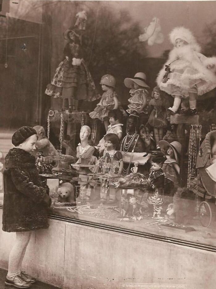 Window Shopping, 1920.