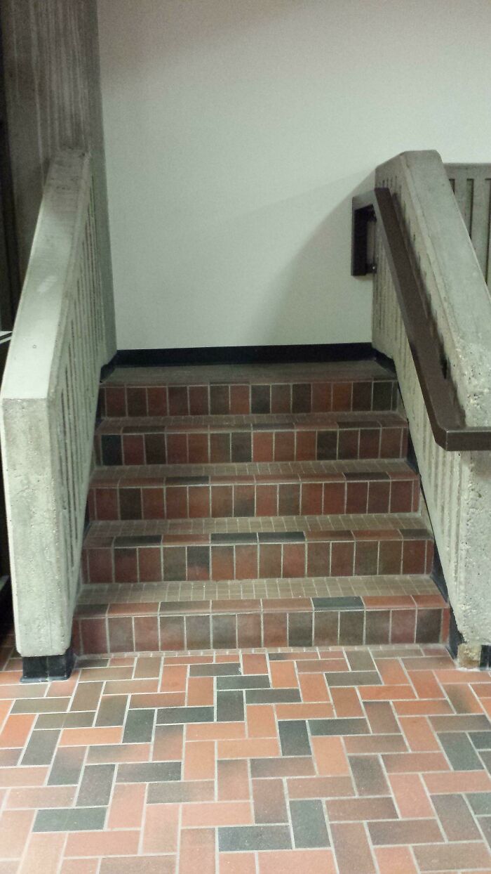 Mi universidad tiene unas escaleras para el aula 9 y 3/4