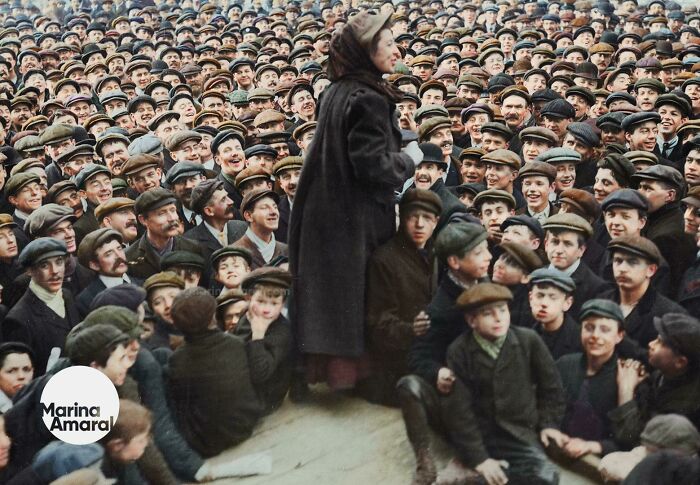 Katherine Douglas Smith Addressing A Crowd Of Men At Portsmouth, Circa 1910.
