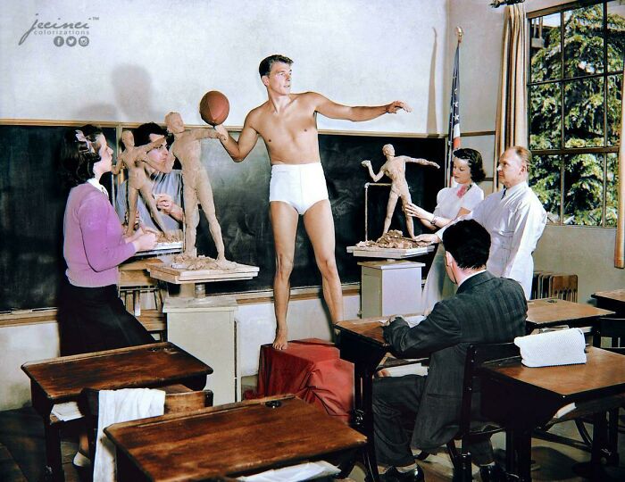 Actor Ronald Reagan (40th Potus) Poses For A Sculpture Class At The University Of Southern California In 1940.