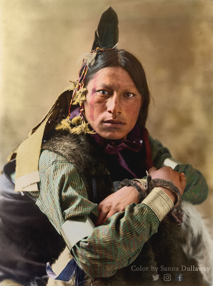 Retrato de Joseph Dos Toros, Sioux de Dakota, alrededor de 1900