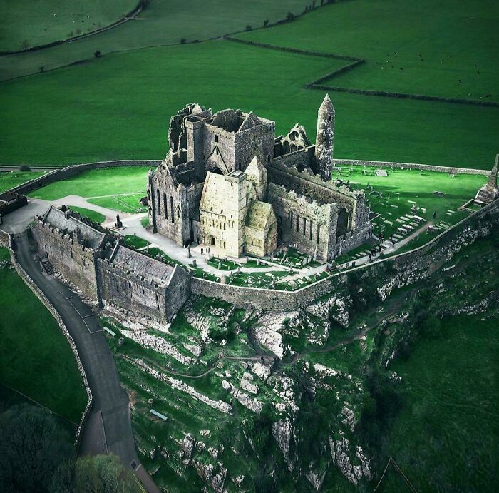La roca de Cashel, antigua fortaleza de los reyes de Munster en Tipperary, Irlanda