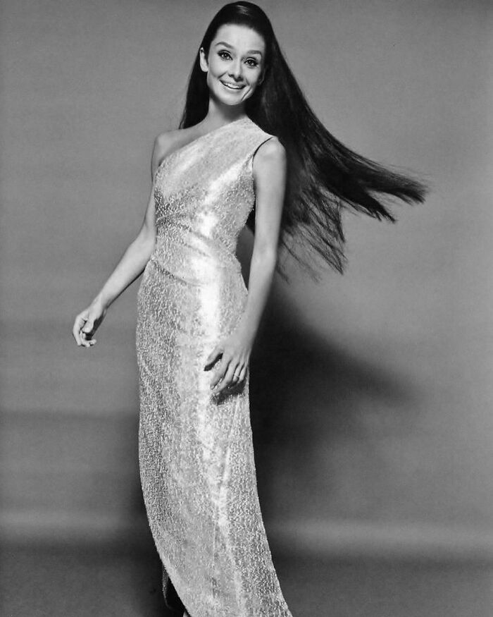 Audrey Hepburn fotografiada por William Klein para Vogue, 1966. La actriz habría cumplido hoy 92 años