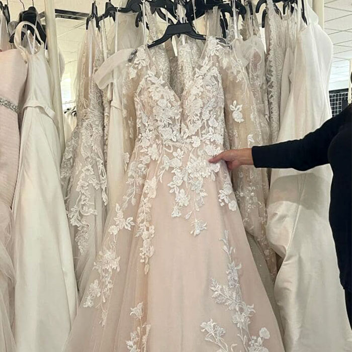 Woman gave away her $3,000 wedding dress to a bride-to-be who couldn't afford it