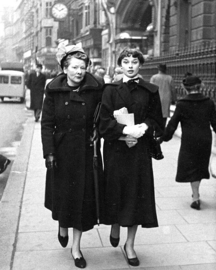 Audrey Hepburn With Her Mother Ella Van Heemstra In London, 1949