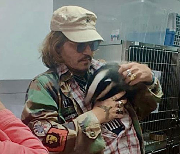 “The Soundest Bloke Ever”: Johnny Depp Enjoys Fish And Chips At Local Newcastle Pub Whilst Awaiting Trial Verdict “The Soundest Bloke Ever”: Johnny Depp Enjoys Fish And Chips At Local Newcastle Pub Whilst Awaiting Trial Verdict