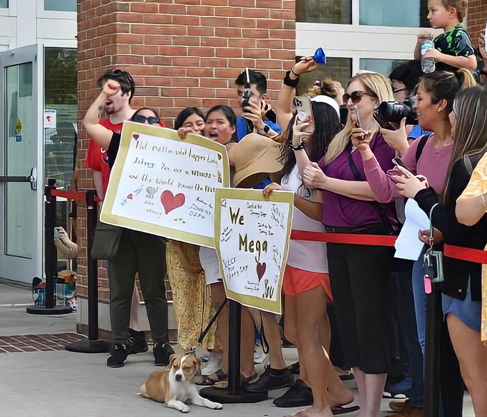 “The Soundest Bloke Ever”: Johnny Depp Enjoys Fish And Chips At Local Newcastle Pub Whilst Awaiting Trial Verdict “The Soundest Bloke Ever”: Johnny Depp Enjoys Fish And Chips At Local Newcastle Pub Whilst Awaiting Trial Verdict