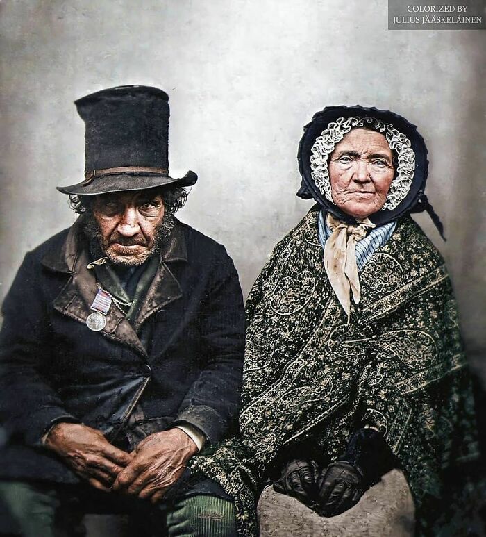 British Veteran Of The Napoleonic Wars And His Wife Sitting For A Photograph In The 1860s. This Veteran Served In The Peninsular War Which Took Place From 1807 To 1814 And Saw Bourbon Spain Assisted By Great Britain Against The First French Empire For Control Of The Iberian Peninsula
