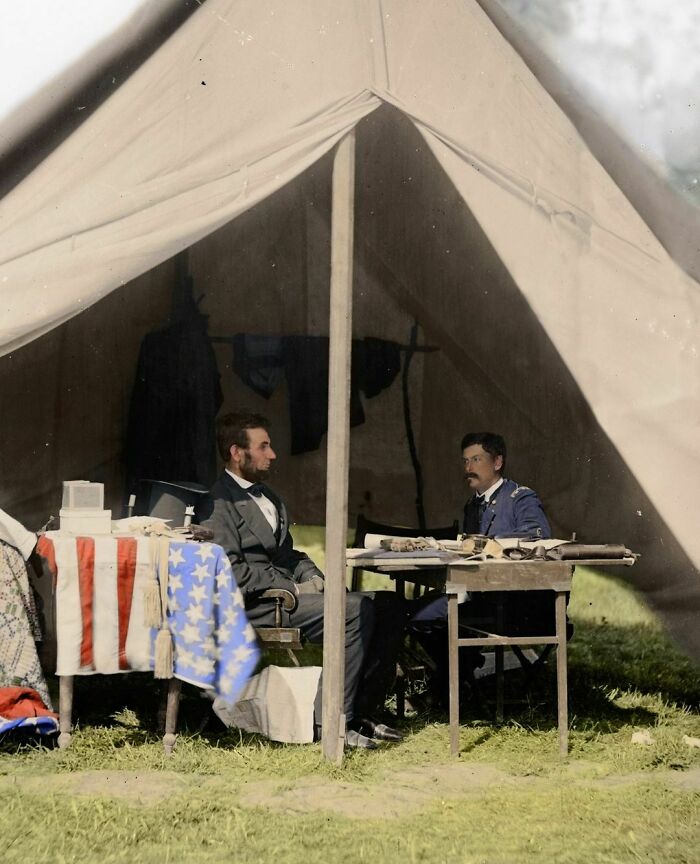 President Of The United States, Abraham Lincoln (Left), And Union Army Major General George B. Mcclellan Sitting Together In A Tent At Antietam, Maryland On The 3 October 1862, Shortly After The Battle Of Antietam. This Was The First Field Army–level Engagement In The Eastern Theater Of The American Civil War To Take Place On Union Soil. It Was The Bloodiest Day In American History, With A Combined Tally Of 22,717 Dead, Wounded, Or Missing