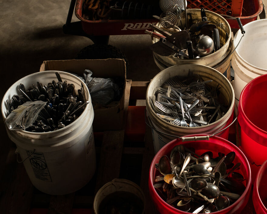 I Made A Life-Size Crane Sculpture Out Of Used Cutlery! I Made A Life-Size Crane Sculpture Out Of Used Cutlery!