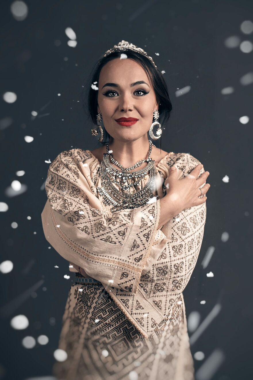 "Seasons - My Life As A Dream": A Celebration Of The Traditional Romanian Blouse, Ia (19 Pics) "Seasons - My Life As A Dream": A Celebration Of The Traditional Romanian Blouse, Ia (19 Pics)