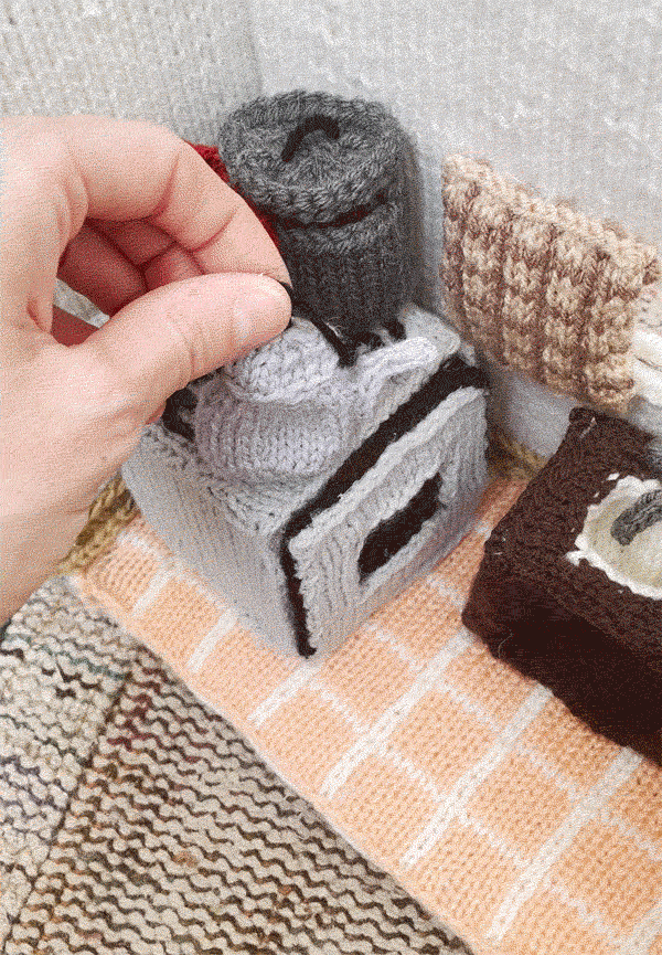 I Knit A Tiny House And Now I Want To Shrink And Move In I Knit A Tiny House And Now I Want To Shrink And Move In