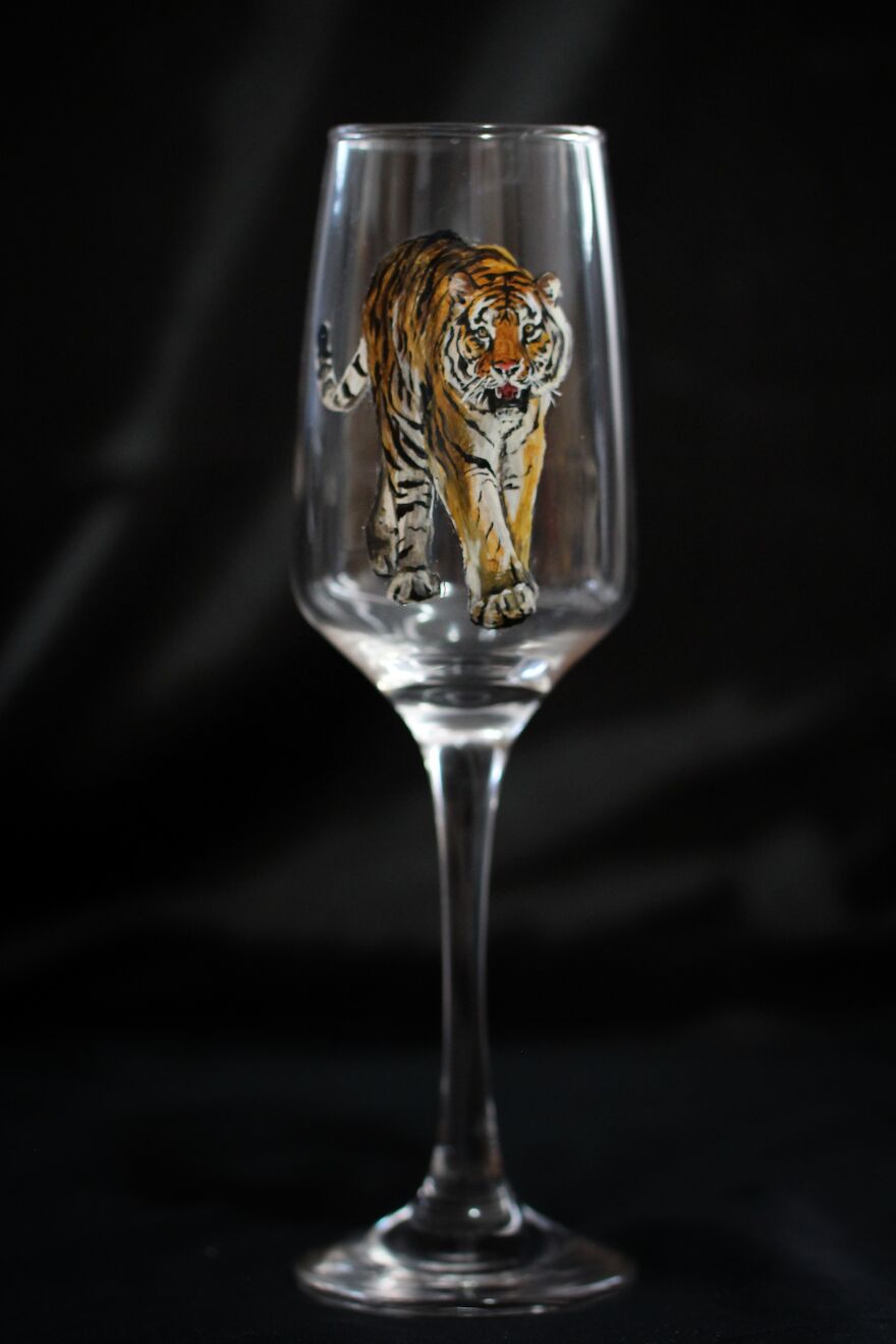 Stunningly Realistic Glass Painting - Wildlife Collection