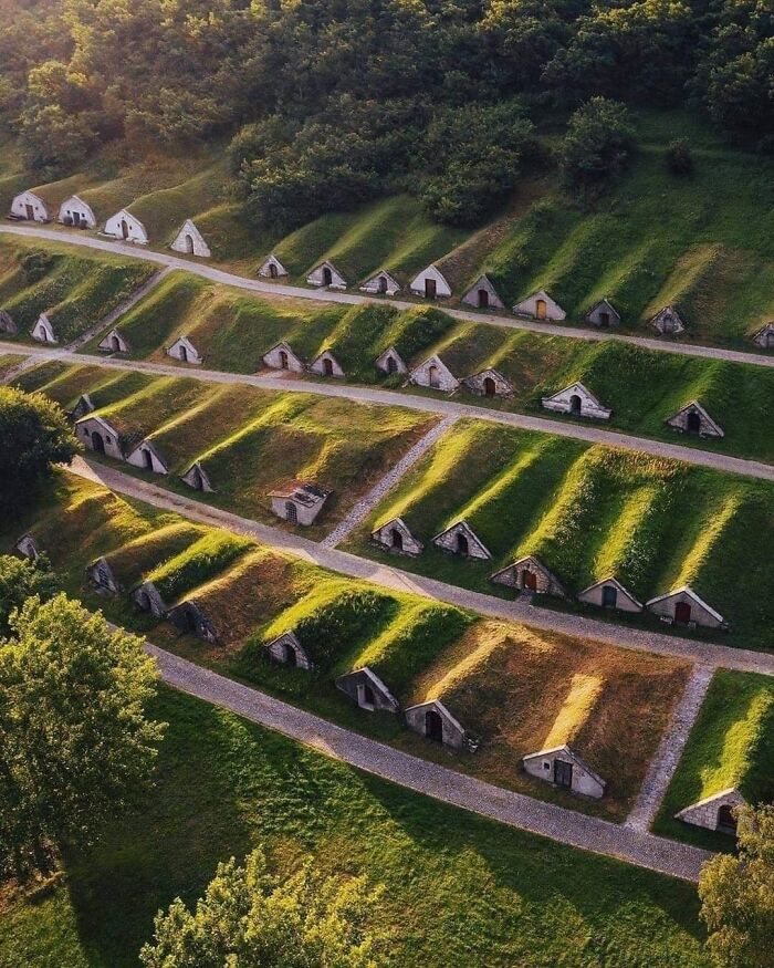 Las casas secretas de los hobbits en Hungría
