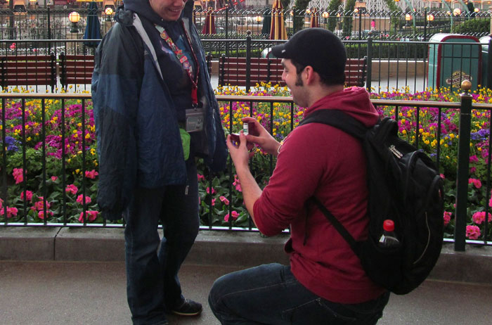 Disney Paris employee interrupts offer and gets criticized by netizens