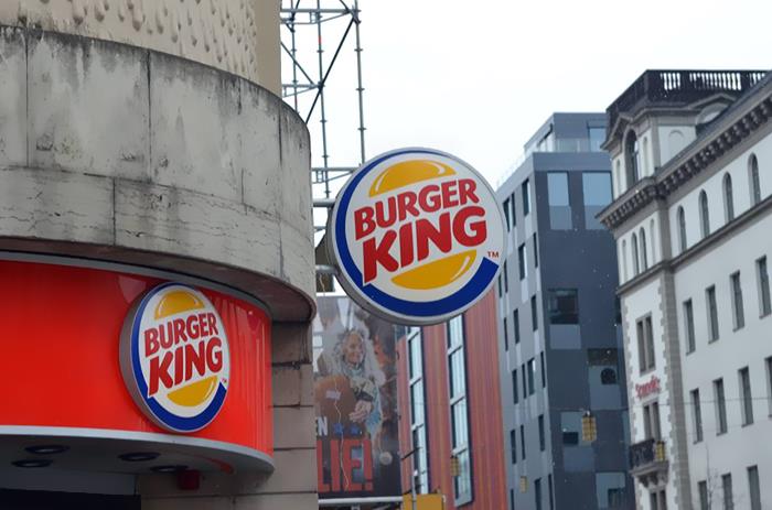 "They've Kind Of Lost Touch With Their Workers": Man Shows A 'Goodie Bag' He Received From Burger King To Celebrate 27 Years Of Loyalty "They've Kind Of Lost Touch With Their Workers": Man Shows A 'Goodie Bag' He Received From Burger King To Celebrate 27 Years Of Loyalty
