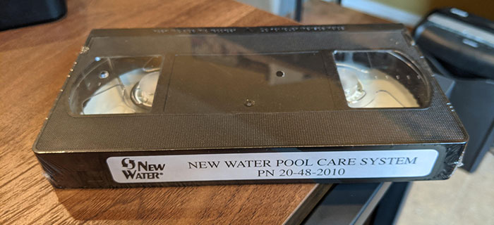 Pedí un nuevo clorador para la piscina, las instrucciones venían en VHS