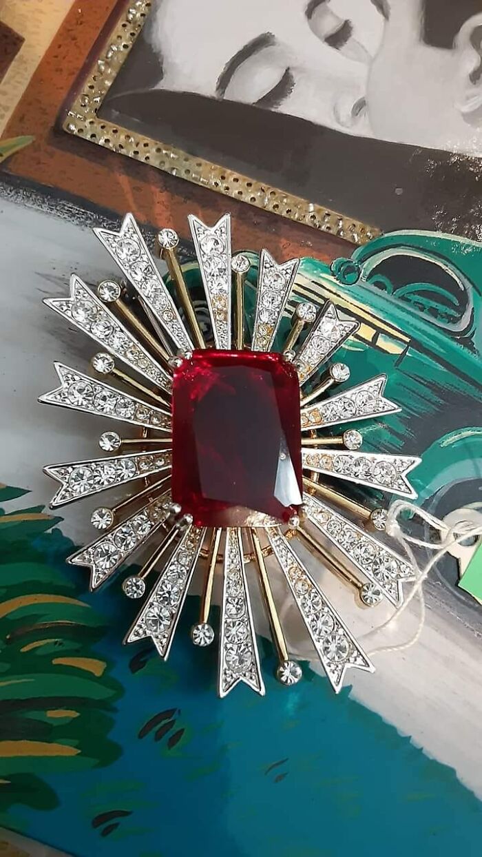 Kenneth Jay Lane 1960s Whimsical Starburst Ruby And Diamond Faux Costume Brooch In Immaculate Condition 3.99...