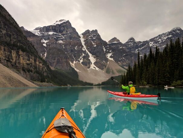 kayaking-moraine-lake-alberta-1000x750-2.jpg