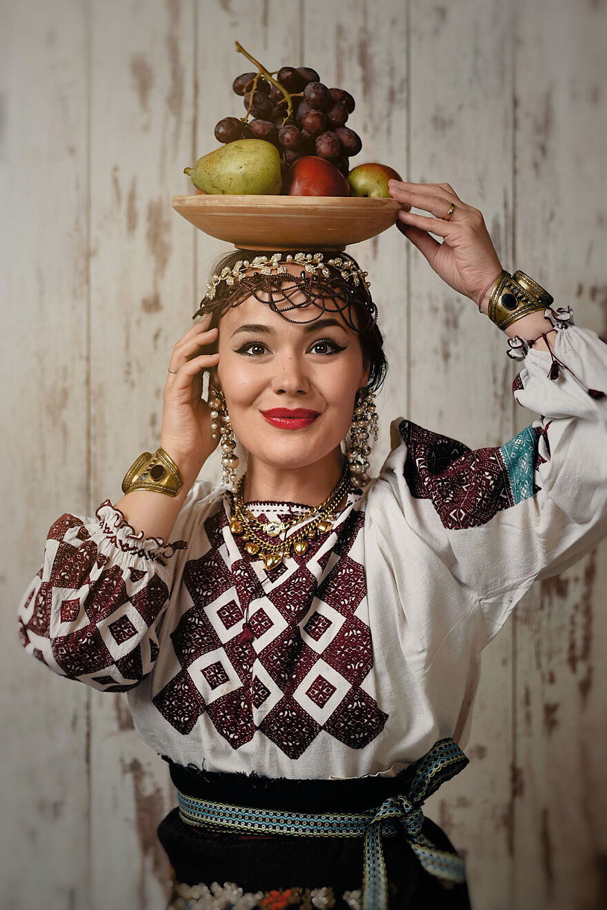 "Seasons - My Life As A Dream": A Celebration Of The Traditional Romanian Blouse, Ia (19 Pics)