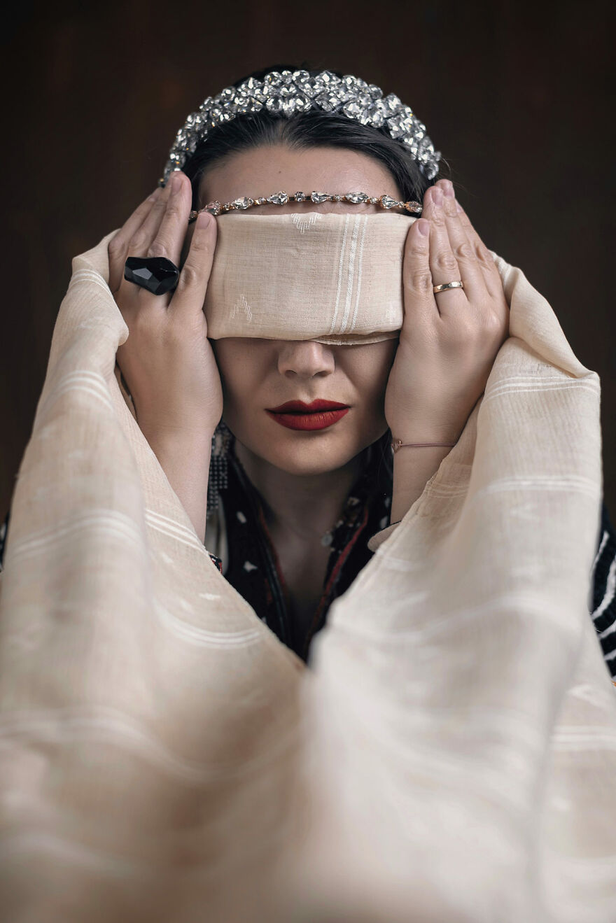 "Seasons - My Life As A Dream": A Celebration Of The Traditional Romanian Blouse, Ia (19 Pics) "Seasons - My Life As A Dream": A Celebration Of The Traditional Romanian Blouse, Ia (19 Pics)