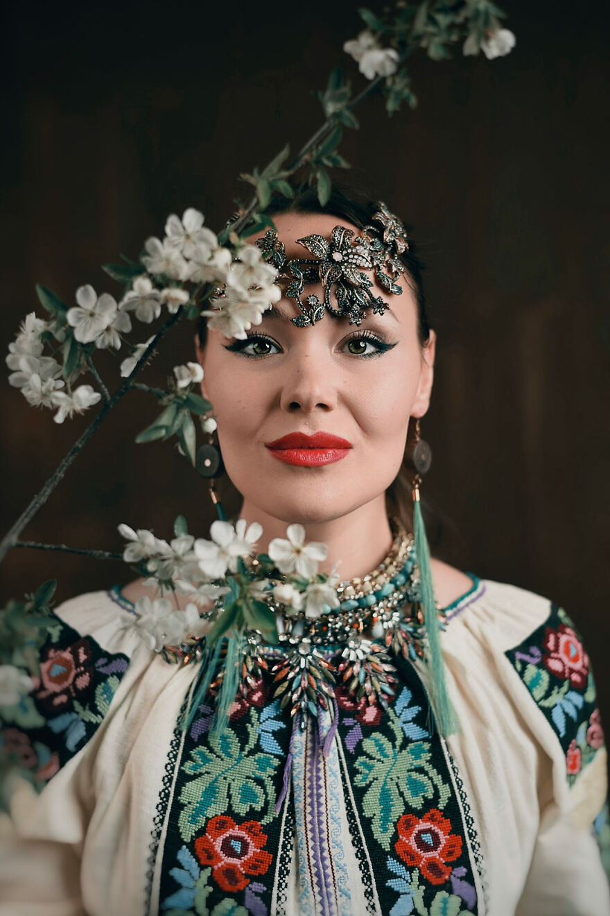 "Seasons - My Life As A Dream": A Celebration Of The Traditional Romanian Blouse, Ia (19 Pics) "Seasons - My Life As A Dream": A Celebration Of The Traditional Romanian Blouse, Ia (19 Pics)