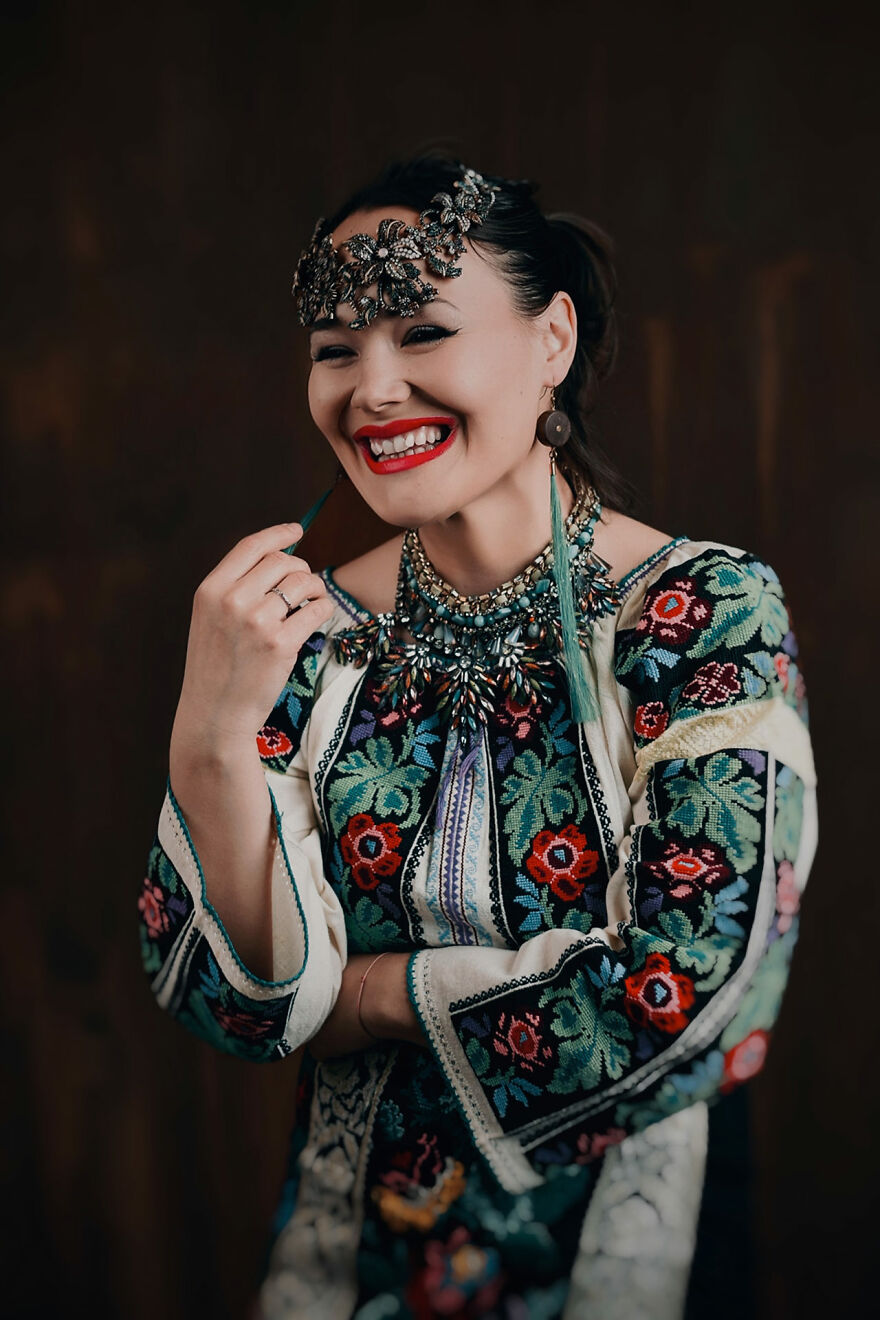 "Seasons - My Life As A Dream": A Celebration Of The Traditional Romanian Blouse, Ia (19 Pics) "Seasons - My Life As A Dream": A Celebration Of The Traditional Romanian Blouse, Ia (19 Pics)