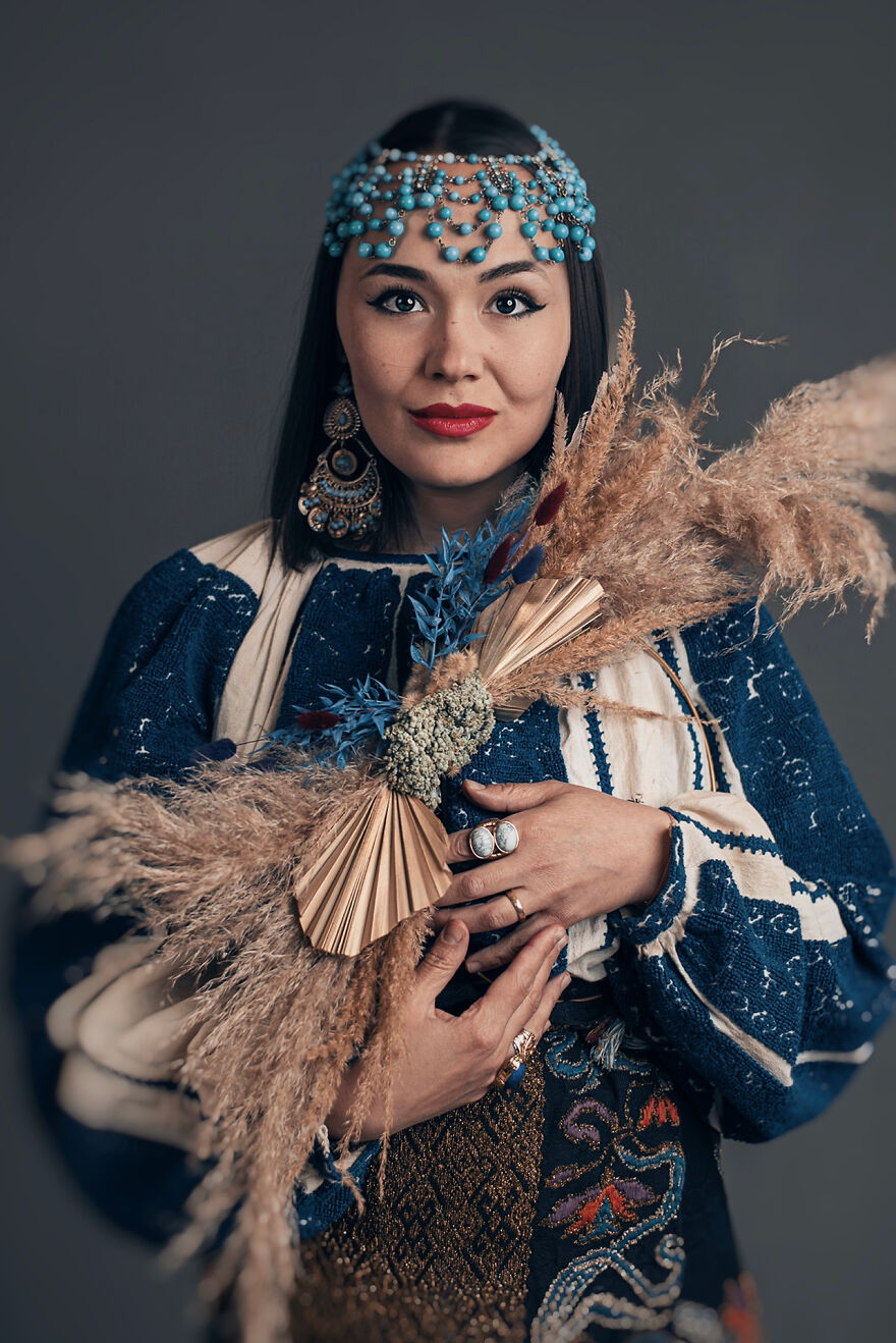 "Seasons - My Life As A Dream": A Celebration Of The Traditional Romanian Blouse, Ia (19 Pics) "Seasons - My Life As A Dream": A Celebration Of The Traditional Romanian Blouse, Ia (19 Pics)
